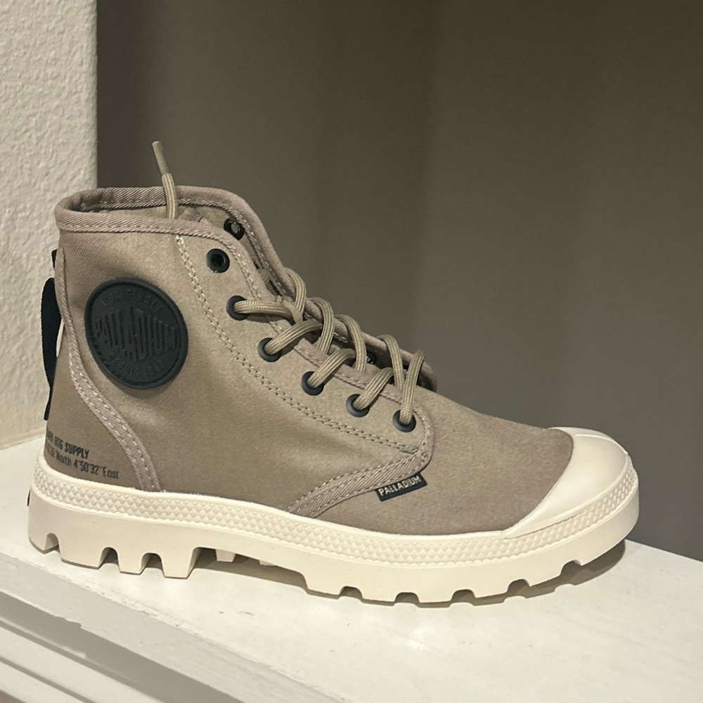 Palladium Pampa Hi HTG Supply Dune Women’s Size 6 Boots 77356-297-M NIB - Picture 2 of 10